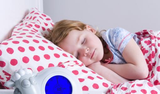 Sleeptrainer Sam gives children and parents 45 minutes more sleep