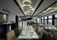 uptop-bistro-and-bar-interior-02.jpg