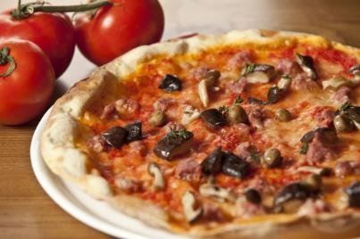 papi-pizza-al-prosciutto-tomato-base-fresh-italian-sausage-and-button-mushroom-pizza.jpg