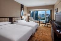 twin-room-at-the-kunlun-jing-an.jpg