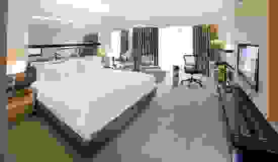 dorsett-grand-subang-deluxe-king-room.jpg
