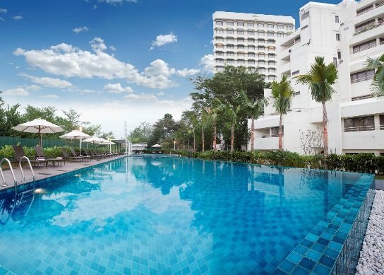 dorsett-grand-subang-swimming-pool.jpg