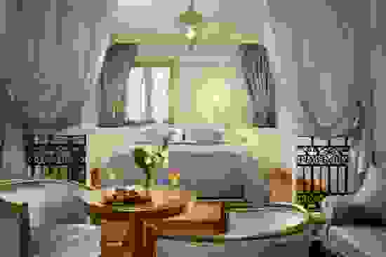 romantic-junior-suite-at-grand-hotel-savoia.jpg