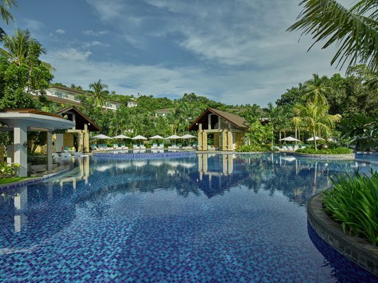 movenpick-resort-spa-boracay-1.jpg