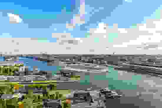 39204-pearl-in-amsterdam-high-res.jpg