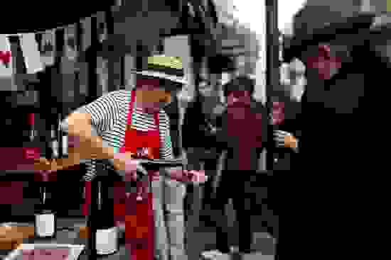 beaujolaisnouveau_paris_nov-2017_reuters_benoit_tessier.jpg
