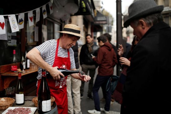 beaujolaisnouveau_paris_nov-2017_reuters_benoit_tessier.jpg