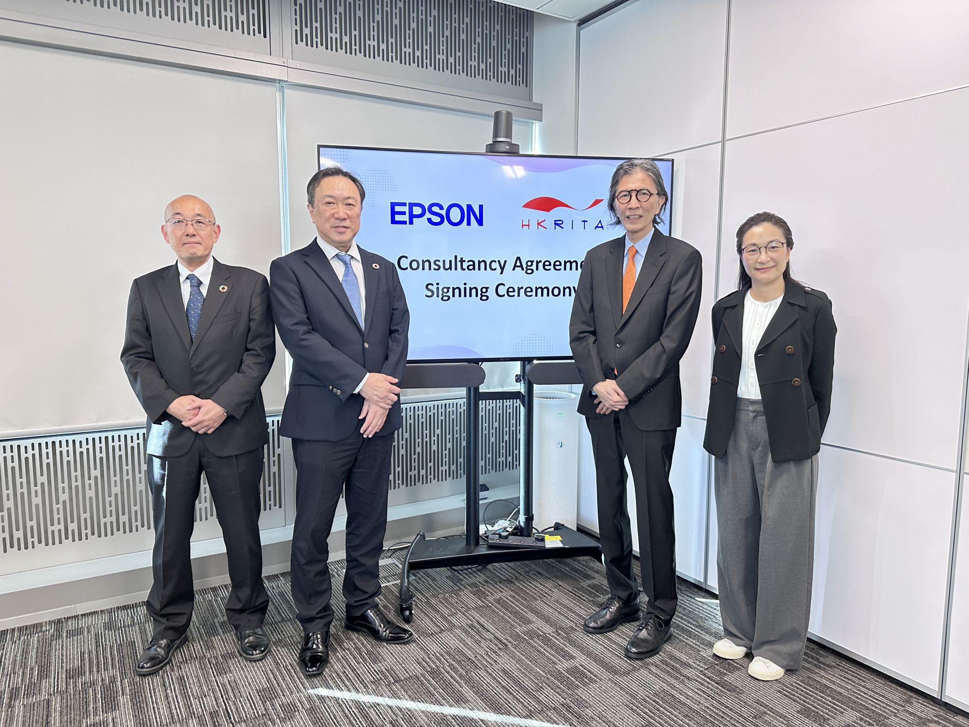 (From right) Ms Katherine Chan, Director, Business Development, HKRITA, Mr Edwin Keh, CEO of HKRITA, Mr Satoru Hosono, Deputy General Administrative Manager of Technology Development Division, Seiko Epson Corporation, and Mr Shunichi Seki, General Manager of Environment and Materials Development Department, Seiko Epson Corporation pose a photo after signing the agreement.