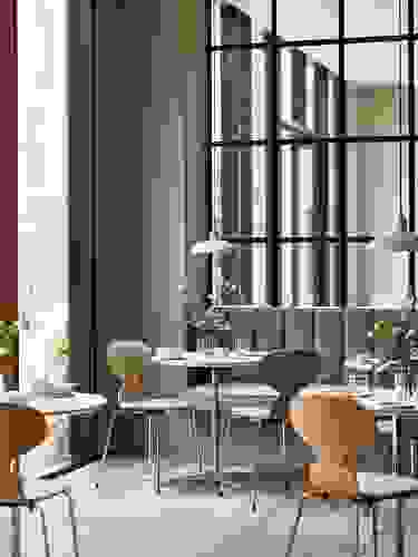 ant-chairs-with-circular-table.jpg