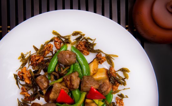 sauteed-diced-beef-filet-with-wild-mushroom-and-dragon-well-01.jpg