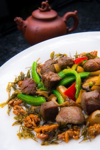 sauteed-diced-beef-filet-with-wild-mushroom-and-dragon-well-02.jpg